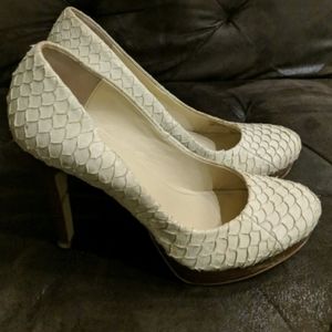 Size 7.5 elegant cream Calvin Klein pumps
